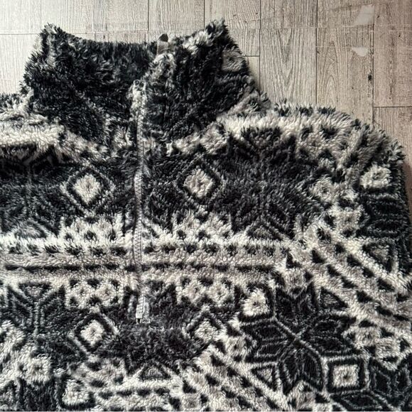 Prince & Fox, B&W Snowflake, Fleece, Half Zip Pullover - Picture 8 of 16